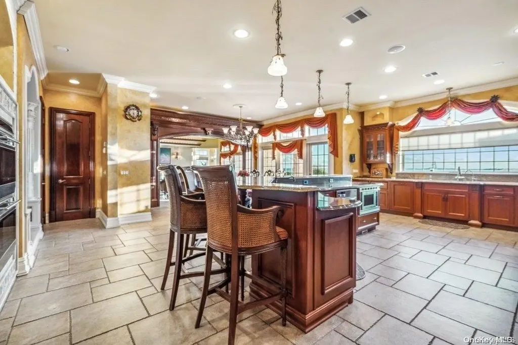 103 Davison Lane W West Islip NY 11795