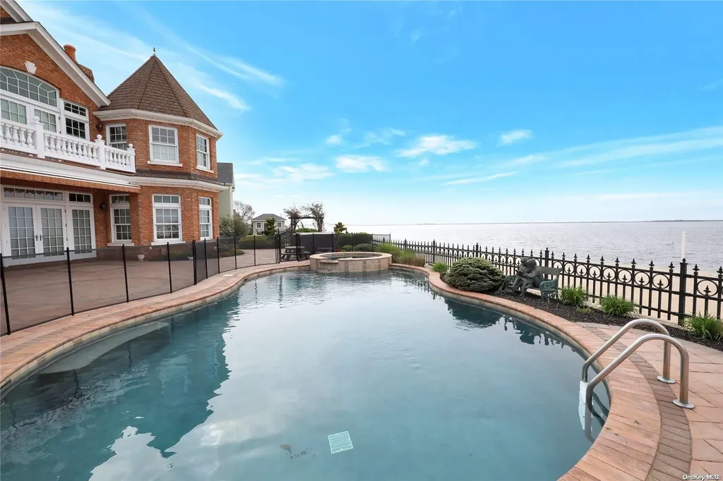 103 Davison Lane W West Islip NY 11795