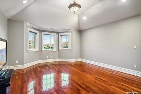 103 Davison Lane W West Islip NY 11795