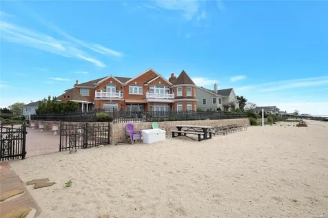 103 Davison Lane W West Islip NY 11795