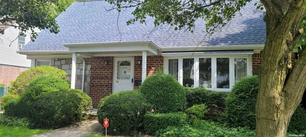 74 Devonshire Drive New Hyde Park NY 11040