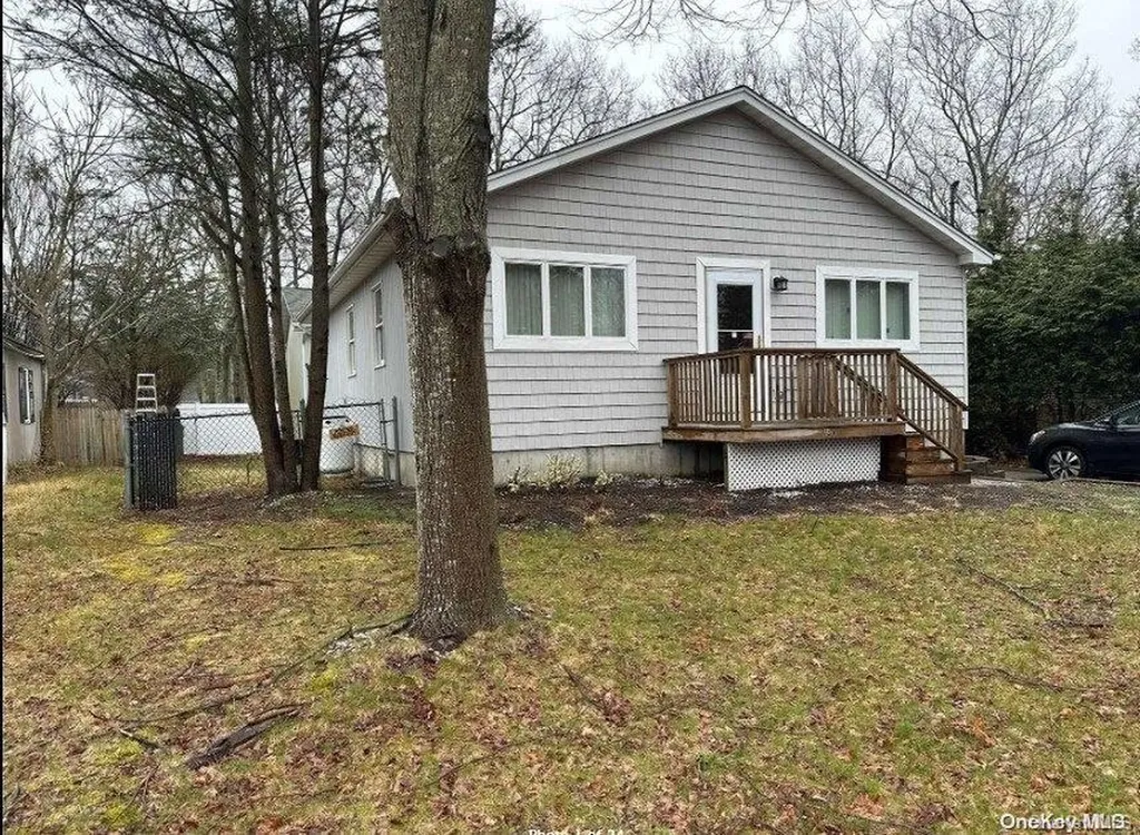 77 Panamoka Trail Ridge NY 11961