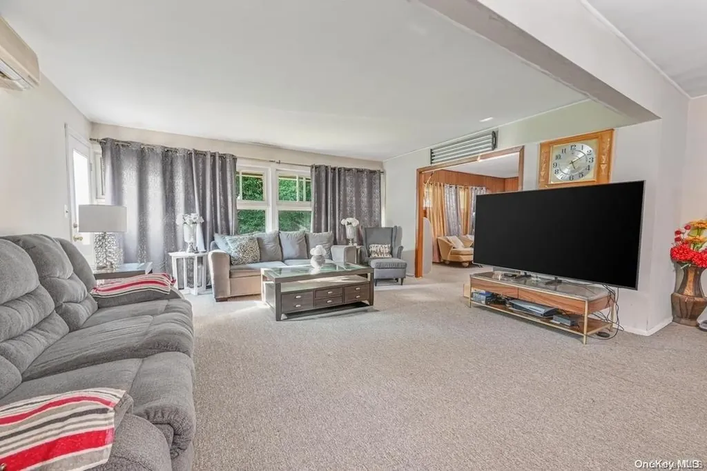 27 Eve Lane Levittown NY 11756