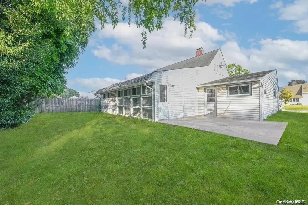 27 Eve Lane Levittown NY 11756