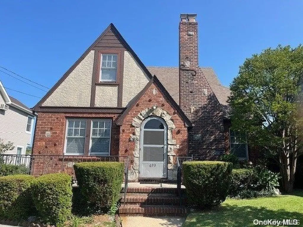 693 Adele Place Baldwin NY 11510
