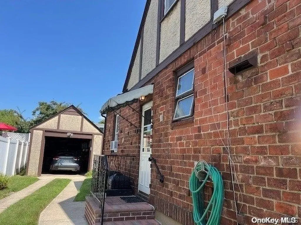 693 Adele Place Baldwin NY 11510