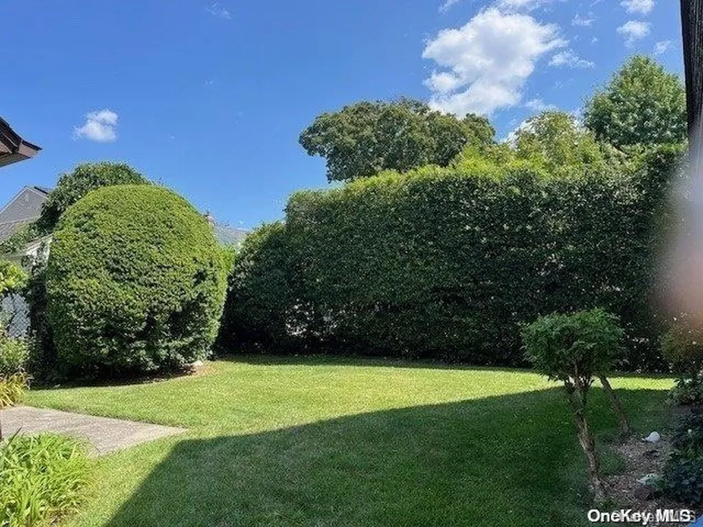 693 Adele Place Baldwin NY 11510