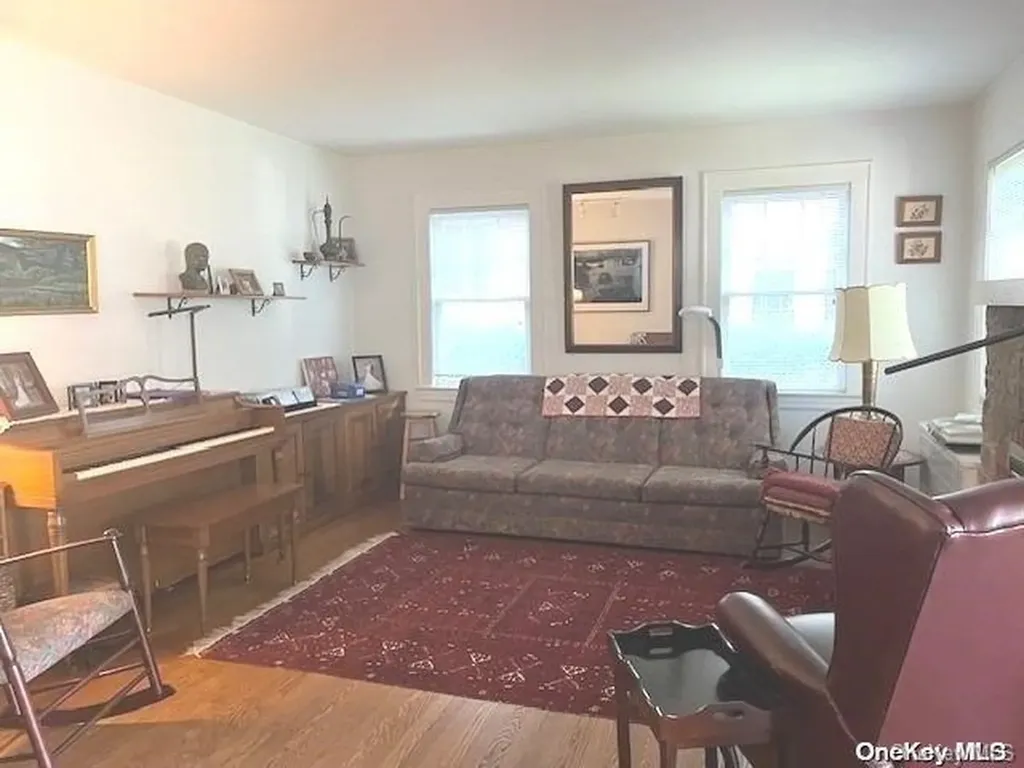 693 Adele Place Baldwin NY 11510