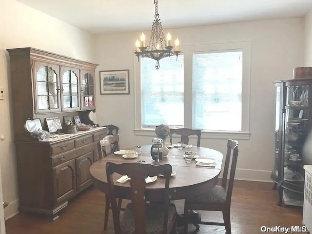 693 Adele Place Baldwin NY 11510
