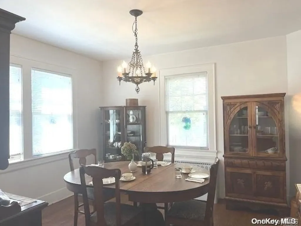 693 Adele Place Baldwin NY 11510