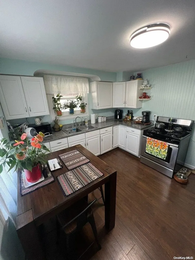 12 Charles Street Bay Shore NY 11706