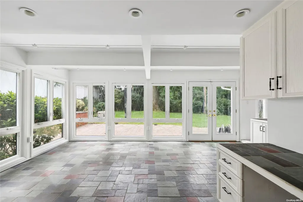 139 Chestnut Road Manhasset NY 11030