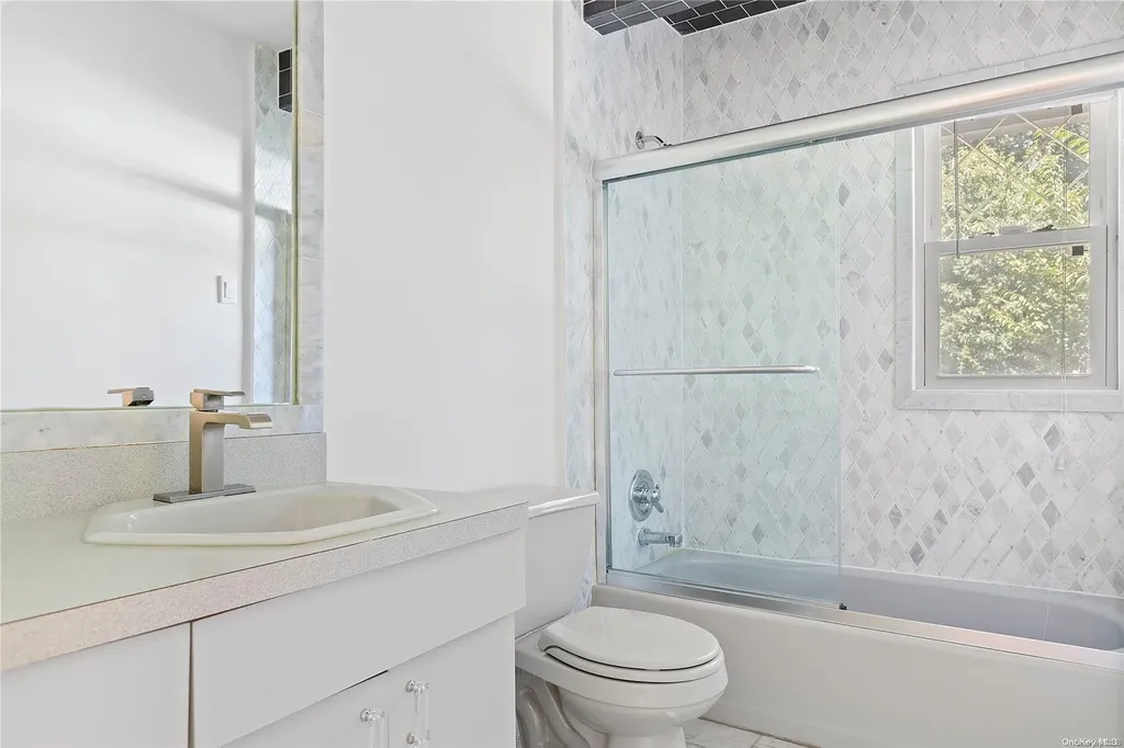 139 Chestnut Road Manhasset NY 11030