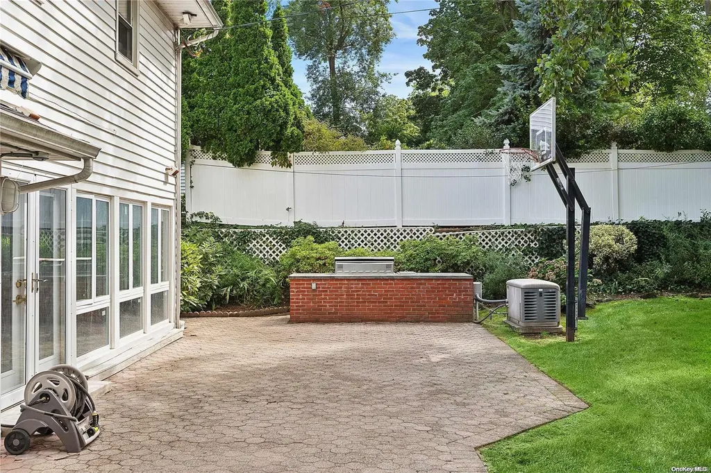 139 Chestnut Road Manhasset NY 11030