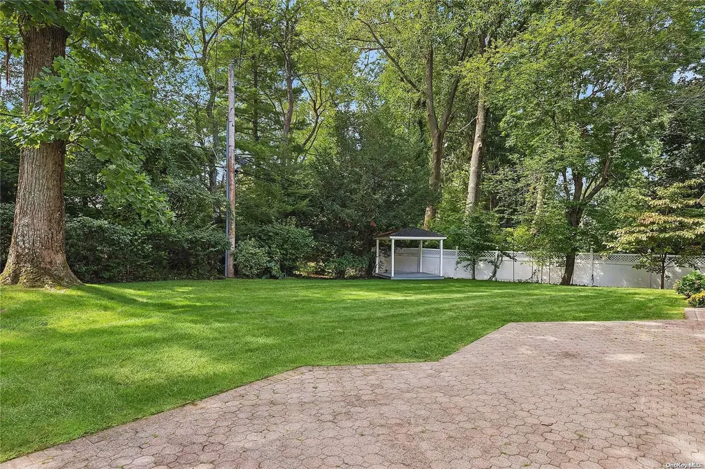 139 Chestnut Road Manhasset NY 11030
