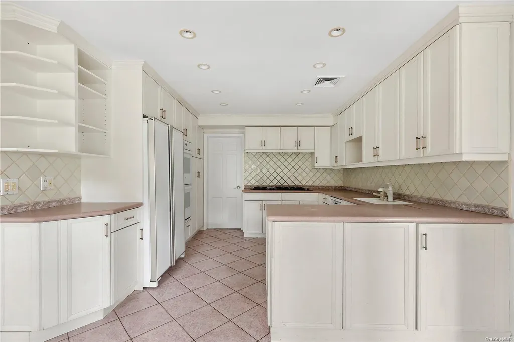 139 Chestnut Road Manhasset NY 11030