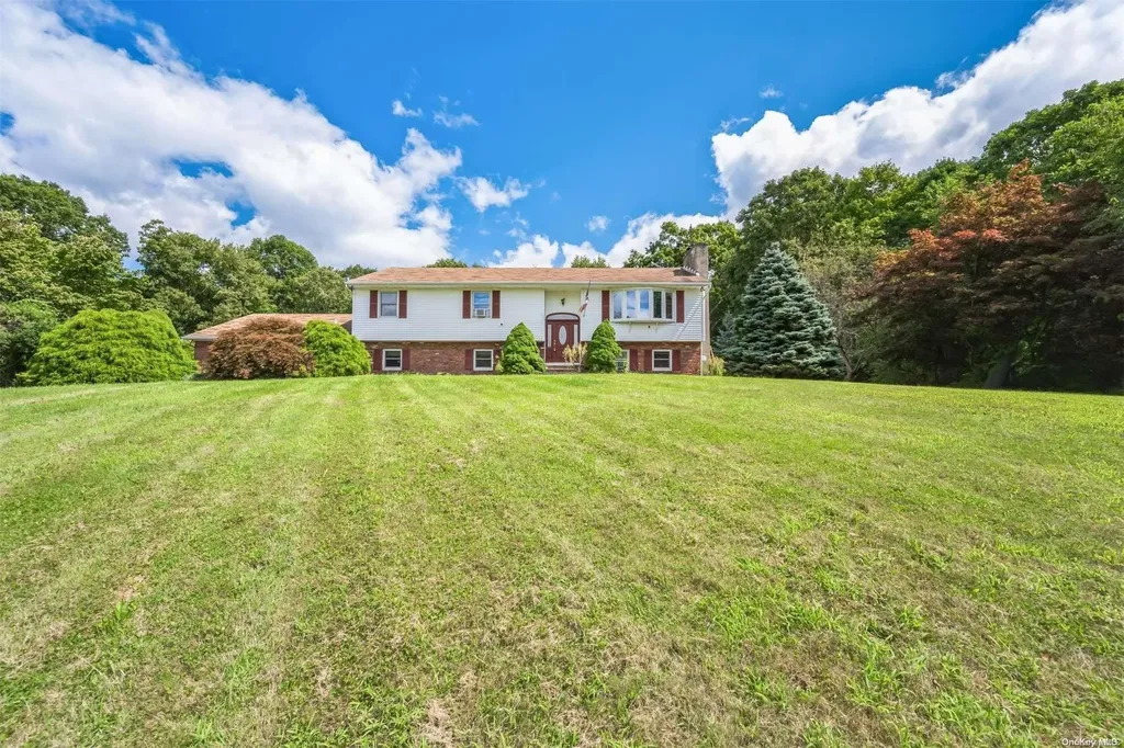 18 Stanley Court Carmel NY 10512