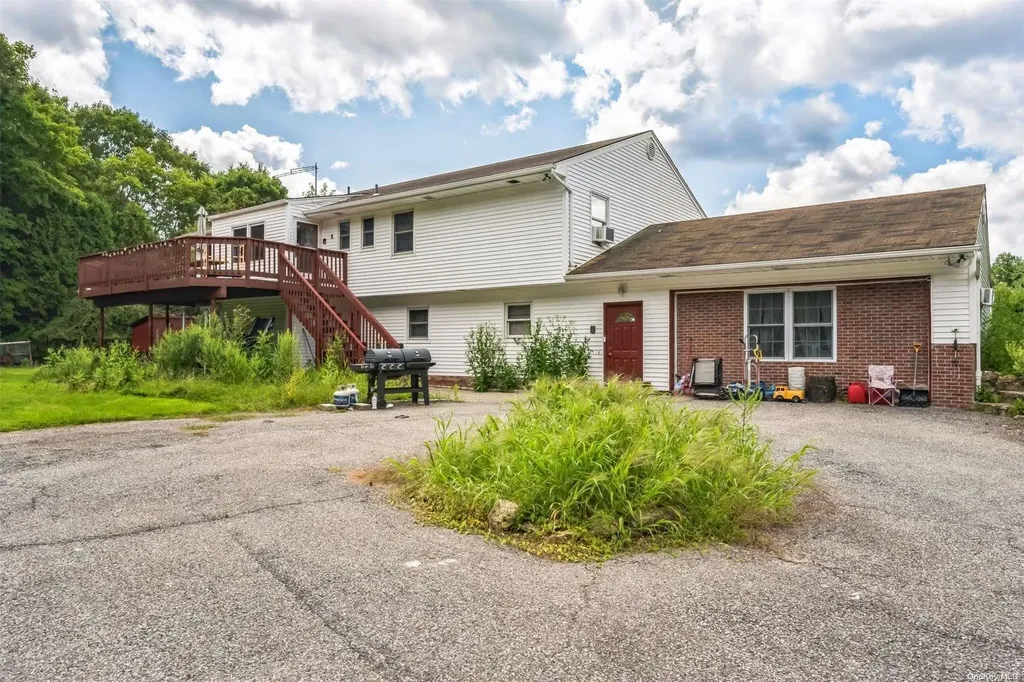 18 Stanley Court Carmel NY 10512