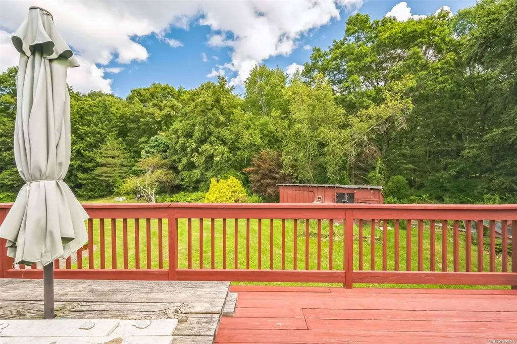 18 Stanley Court Carmel NY 10512