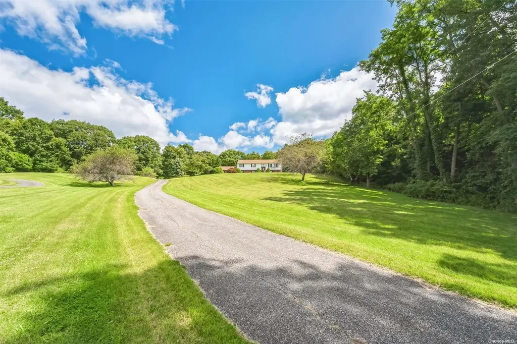 18 Stanley Court Carmel NY 10512