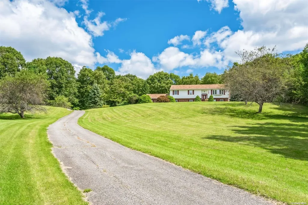 18 Stanley Court Carmel NY 10512