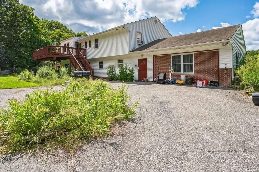 18 Stanley Court Carmel NY 10512