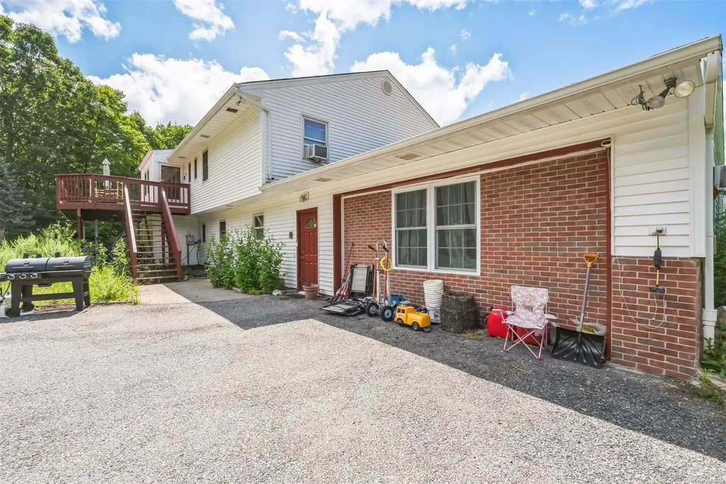 18 Stanley Court Carmel NY 10512