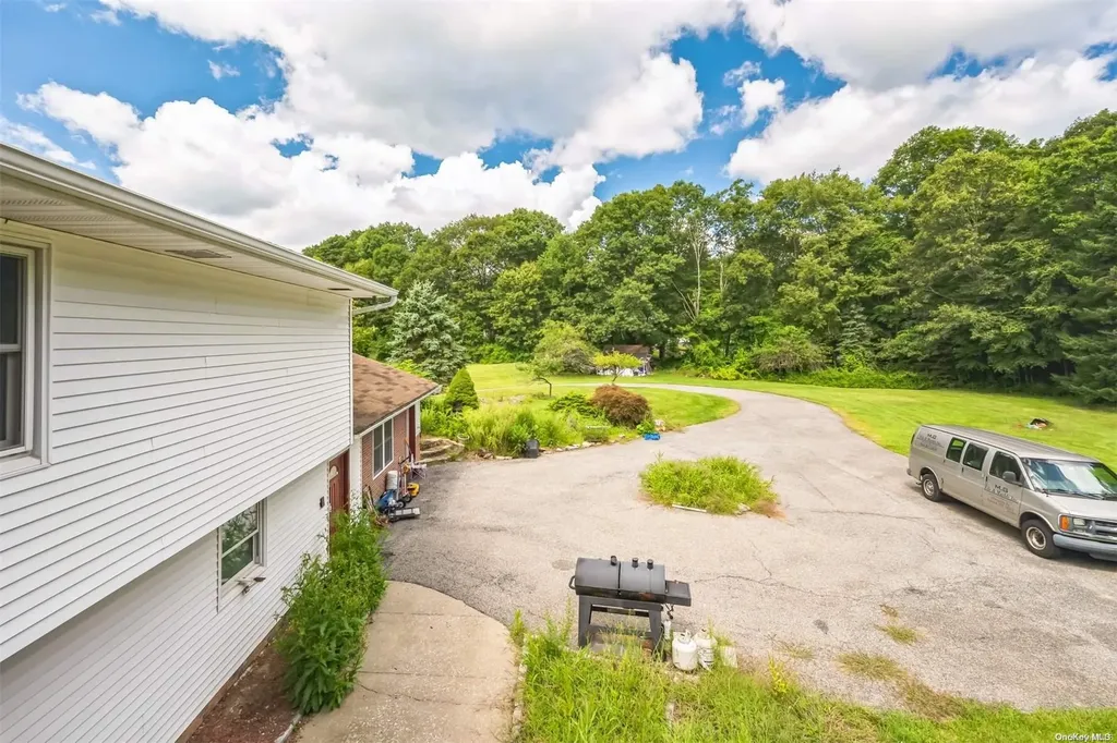 18 Stanley Court Carmel NY 10512