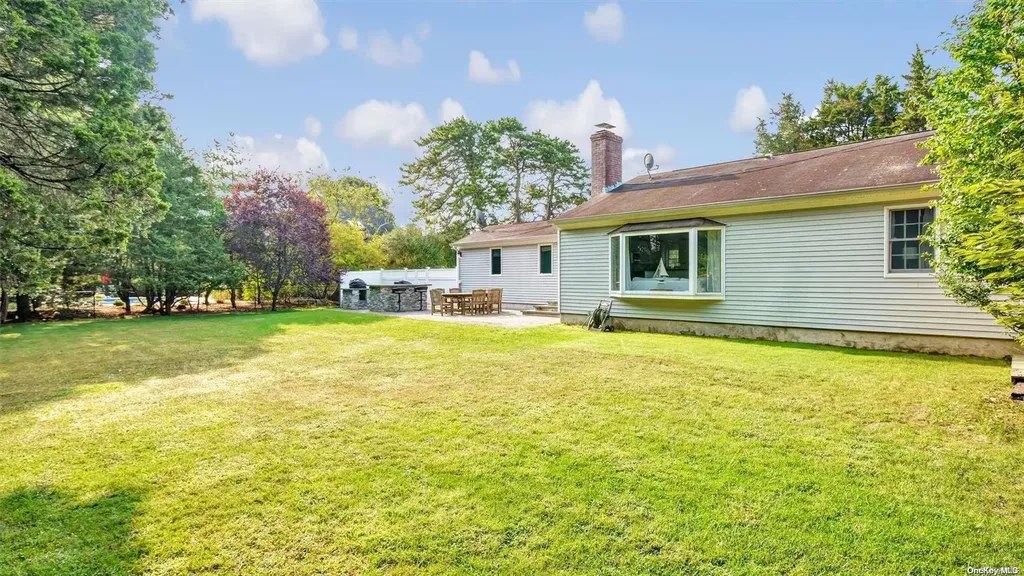 5 Ludlow Lane Hampton Bays NY 11946