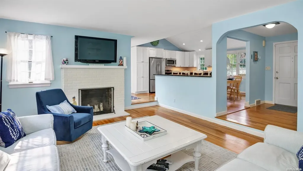 5 Ludlow Lane Hampton Bays NY 11946