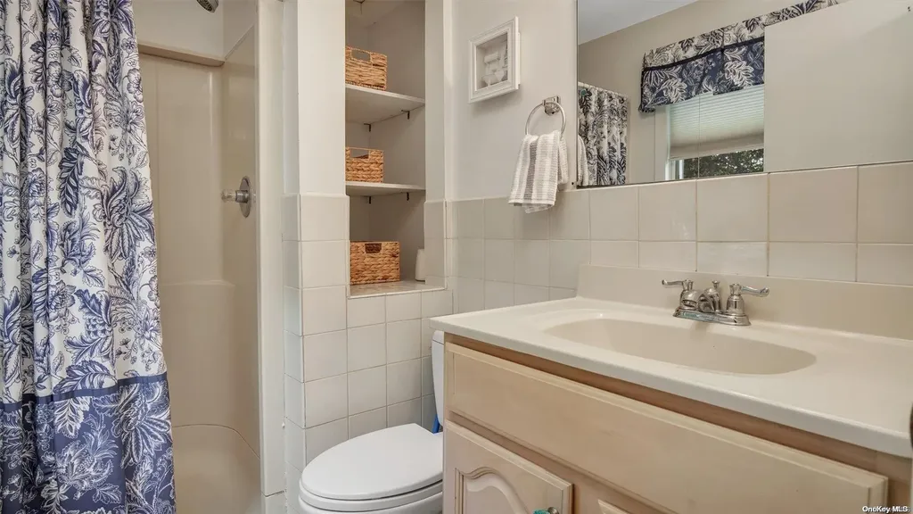 5 Ludlow Lane Hampton Bays NY 11946
