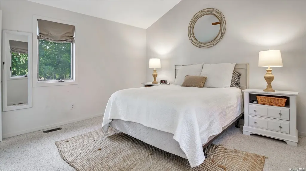 5 Ludlow Lane Hampton Bays NY 11946
