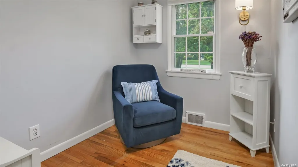 5 Ludlow Lane Hampton Bays NY 11946