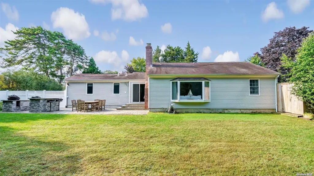 5 Ludlow Lane Hampton Bays NY 11946