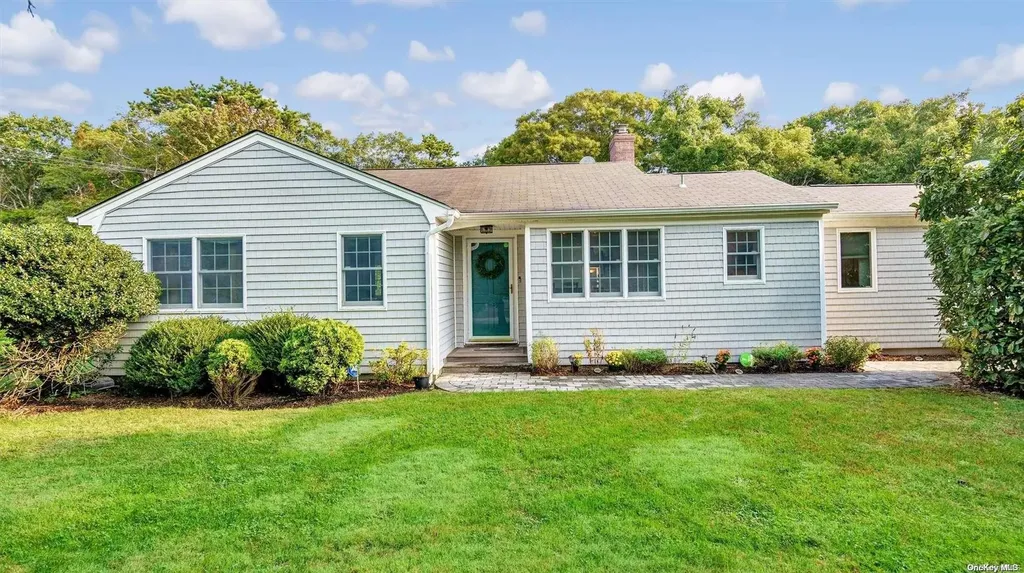 5 Ludlow Lane Hampton Bays NY 11946