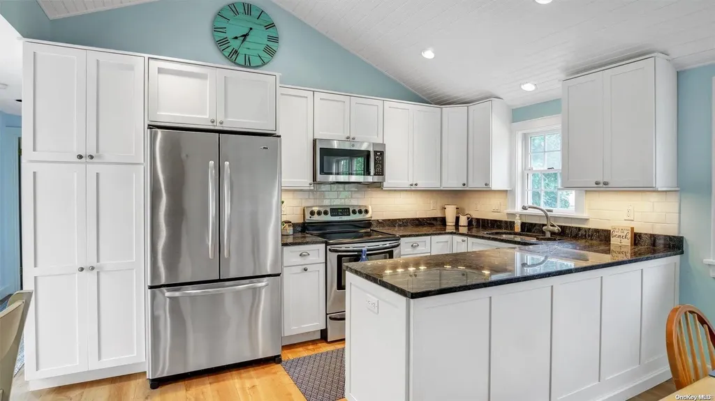 5 Ludlow Lane Hampton Bays NY 11946