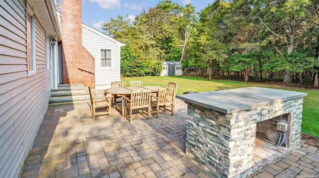 5 Ludlow Lane Hampton Bays NY 11946