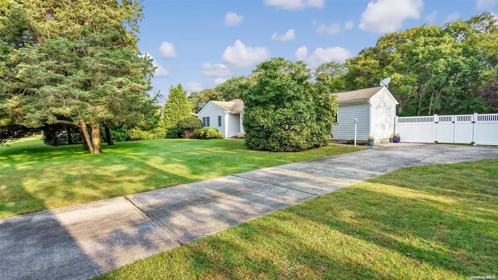 5 Ludlow Lane Hampton Bays NY 11946