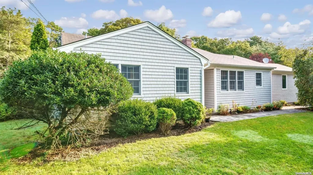 5 Ludlow Lane Hampton Bays NY 11946