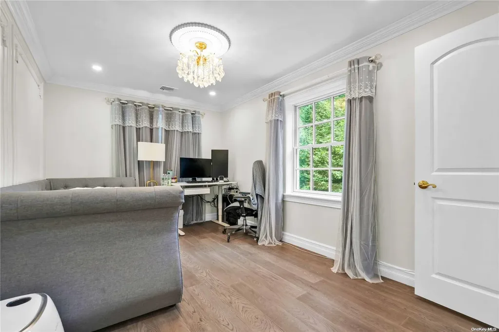 151 Mill Spring Road Manhasset NY 11030