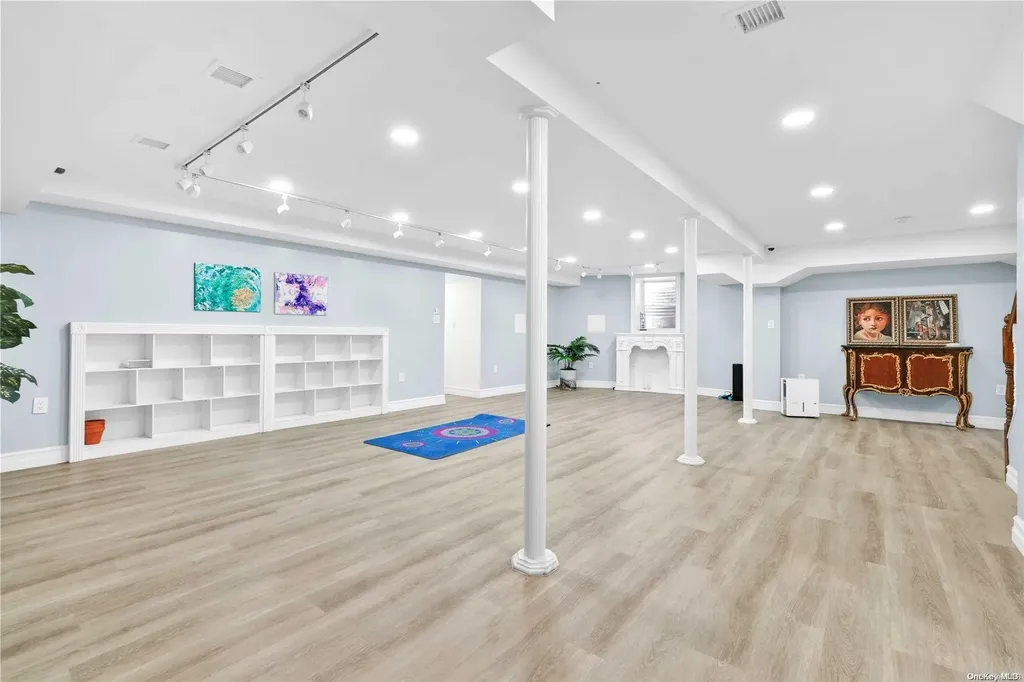 151 Mill Spring Road Manhasset NY 11030