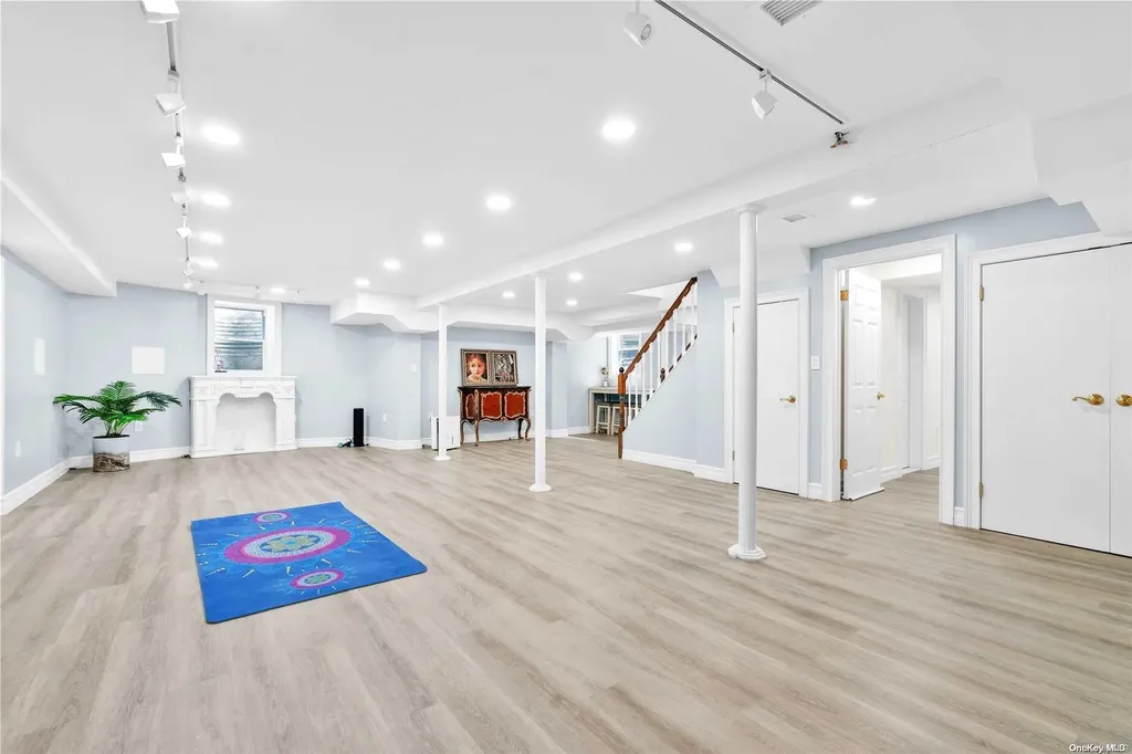 151 Mill Spring Road Manhasset NY 11030
