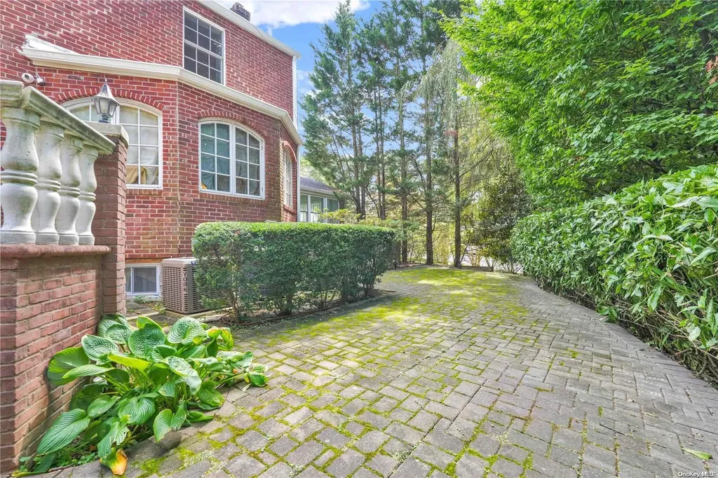 151 Mill Spring Road Manhasset NY 11030