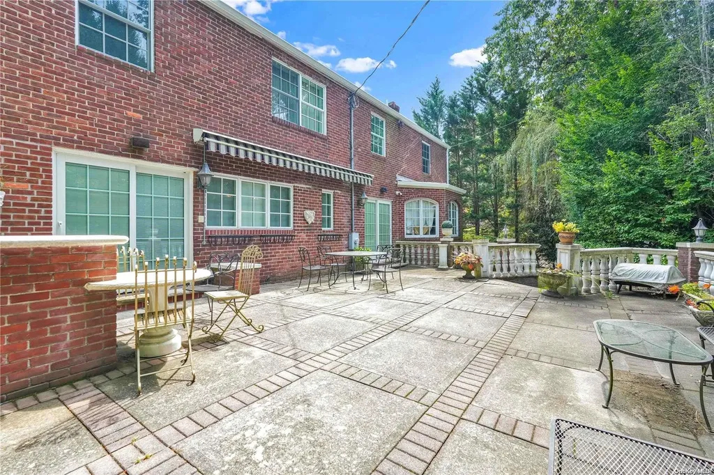 151 Mill Spring Road Manhasset NY 11030