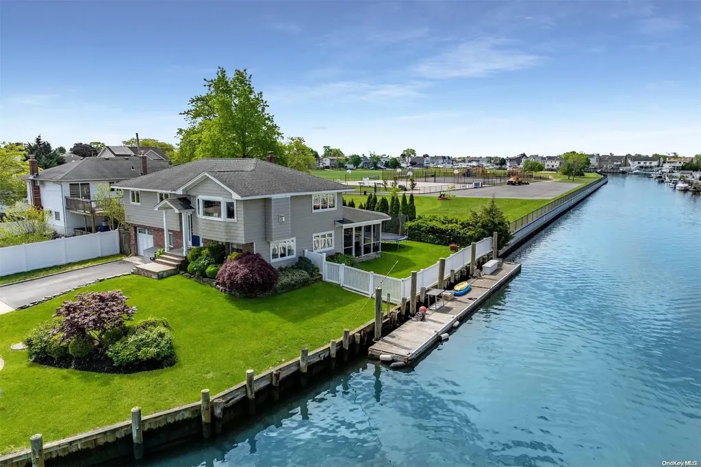 30 Jefferson Place Massapequa NY 11758