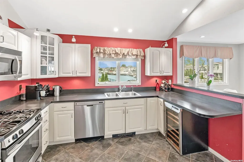 30 Jefferson Place Massapequa NY 11758