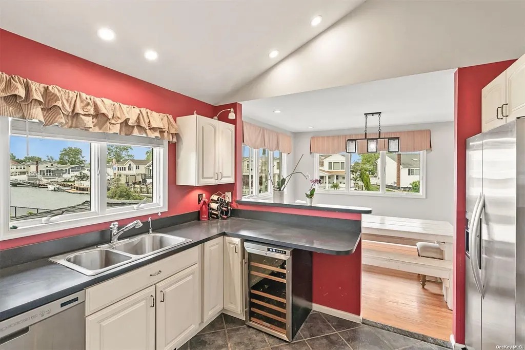 30 Jefferson Place Massapequa NY 11758