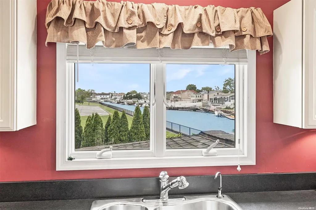 30 Jefferson Place Massapequa NY 11758