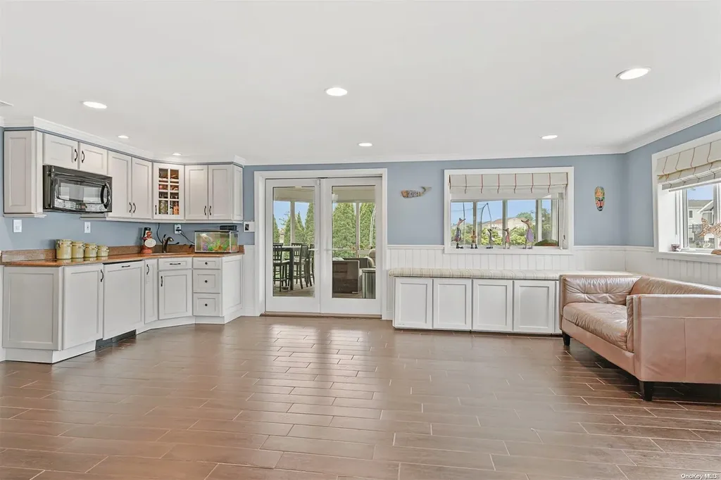 30 Jefferson Place Massapequa NY 11758