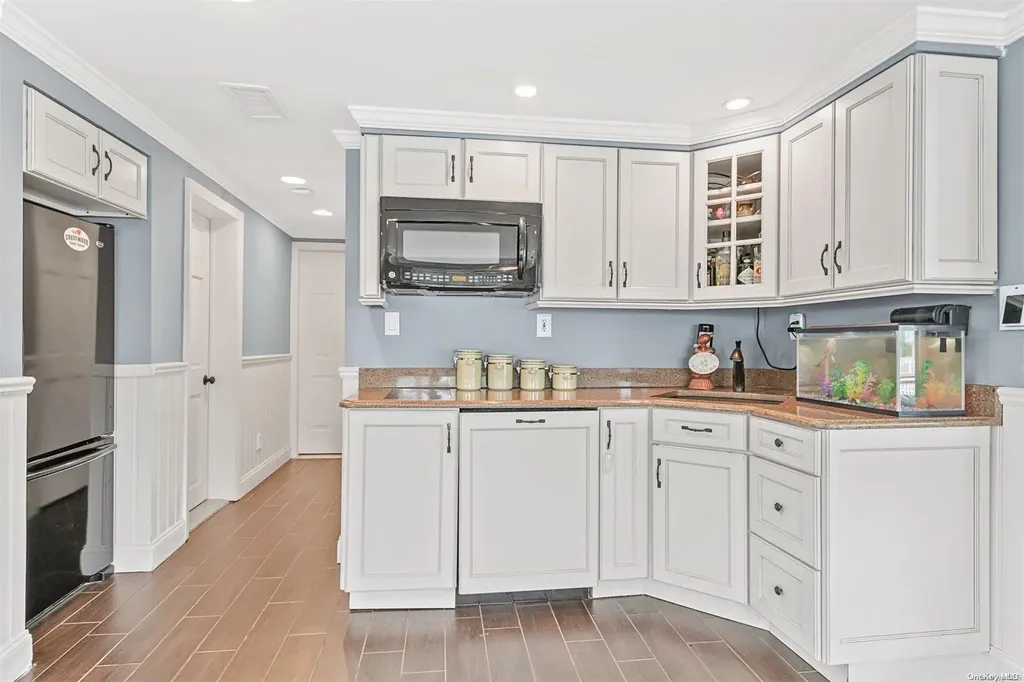 30 Jefferson Place Massapequa NY 11758